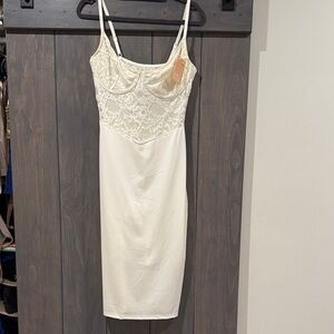 Chic Cream Lace Midi Dress